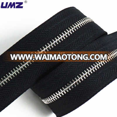 High quality Shiny Finishing Cheap Price Metal zipper roll for bag and garment